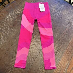 NWT Fabletics Pink Women’s High Wasted Seamless Capri Leggings Size S